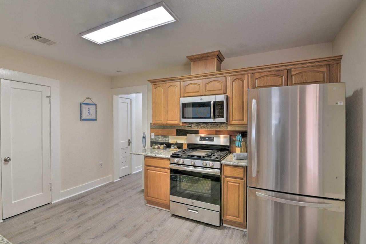 Bright Galveston Bungalow Half Mi To Pleasure Pier Exterior photo